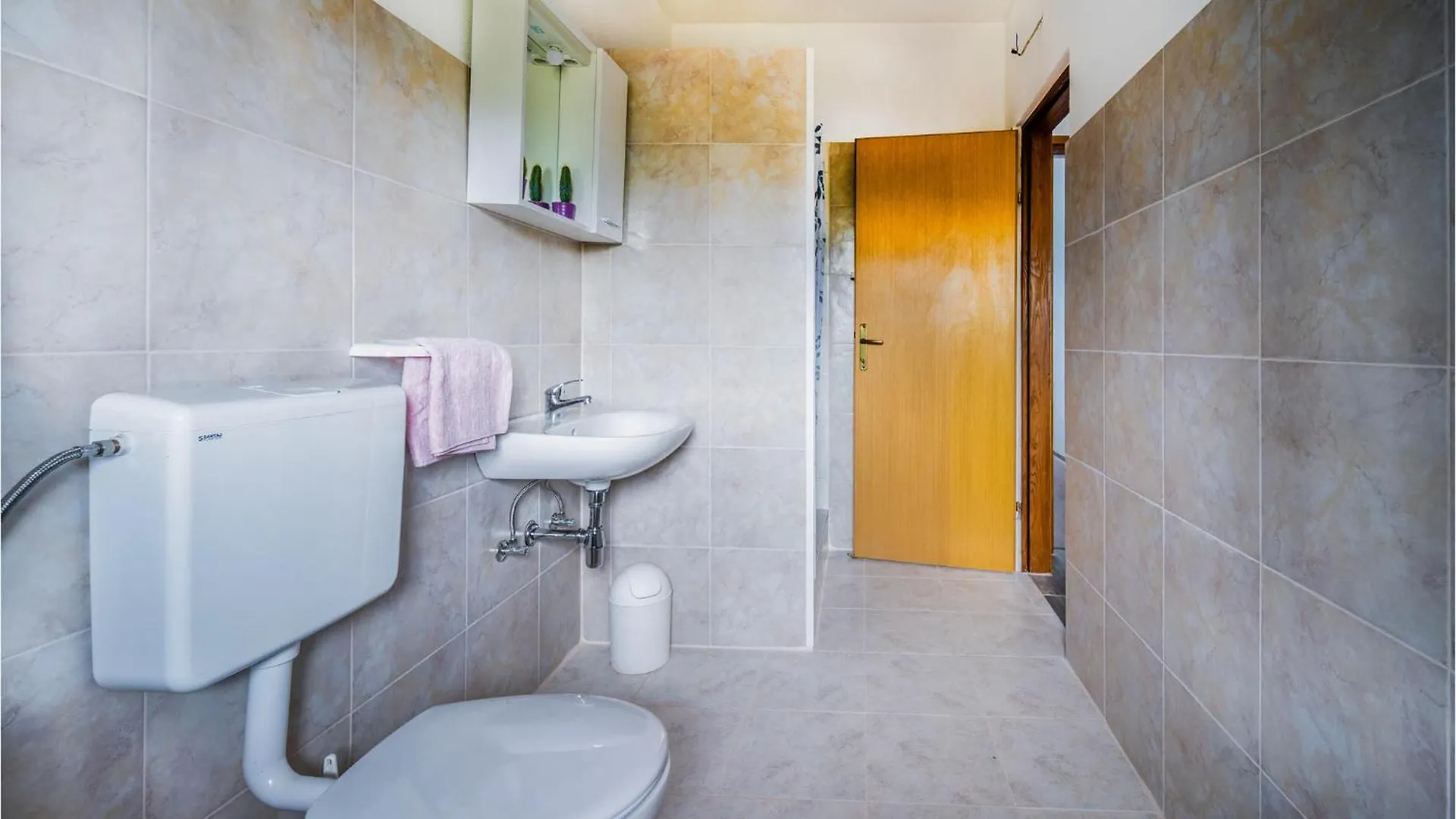 Amazing Apartment In Krnica With Kitchen