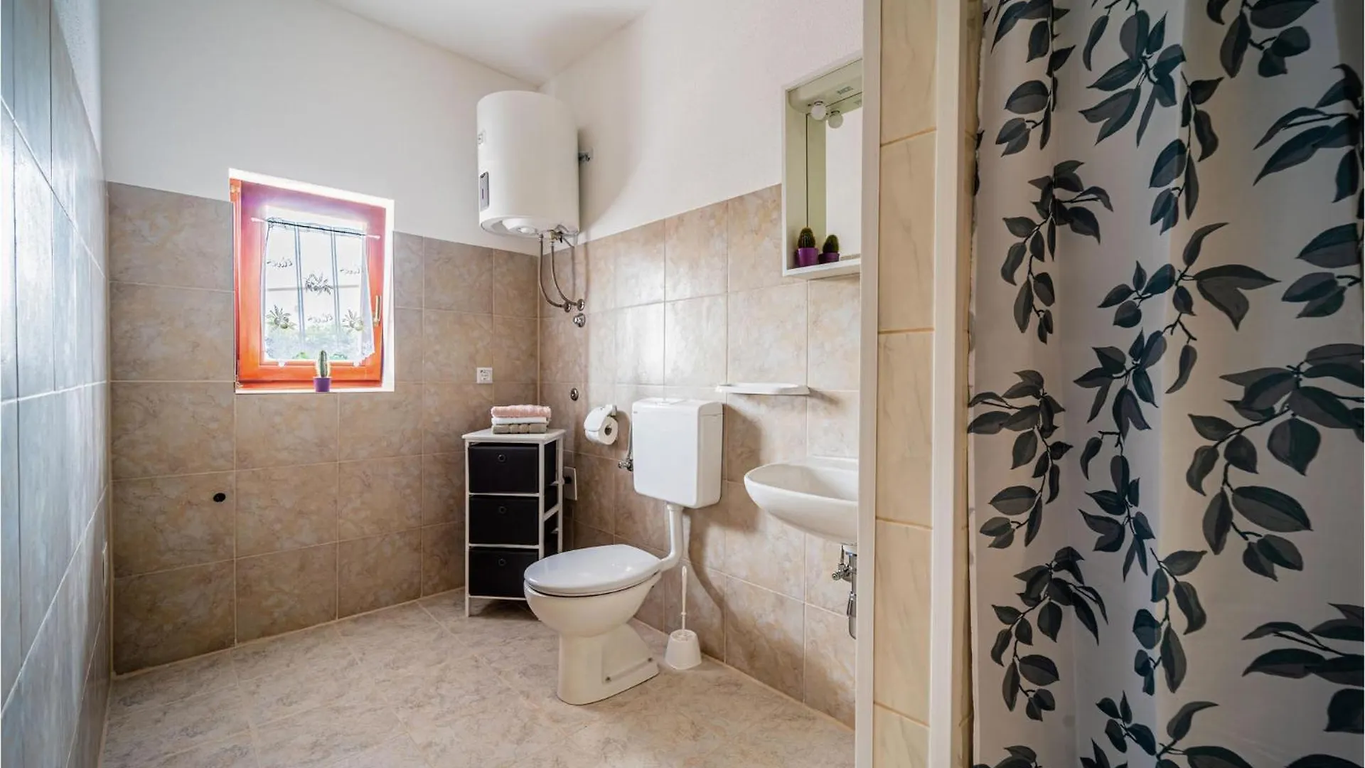 Amazing Apartment In Krnica With Kitchen Κροατία